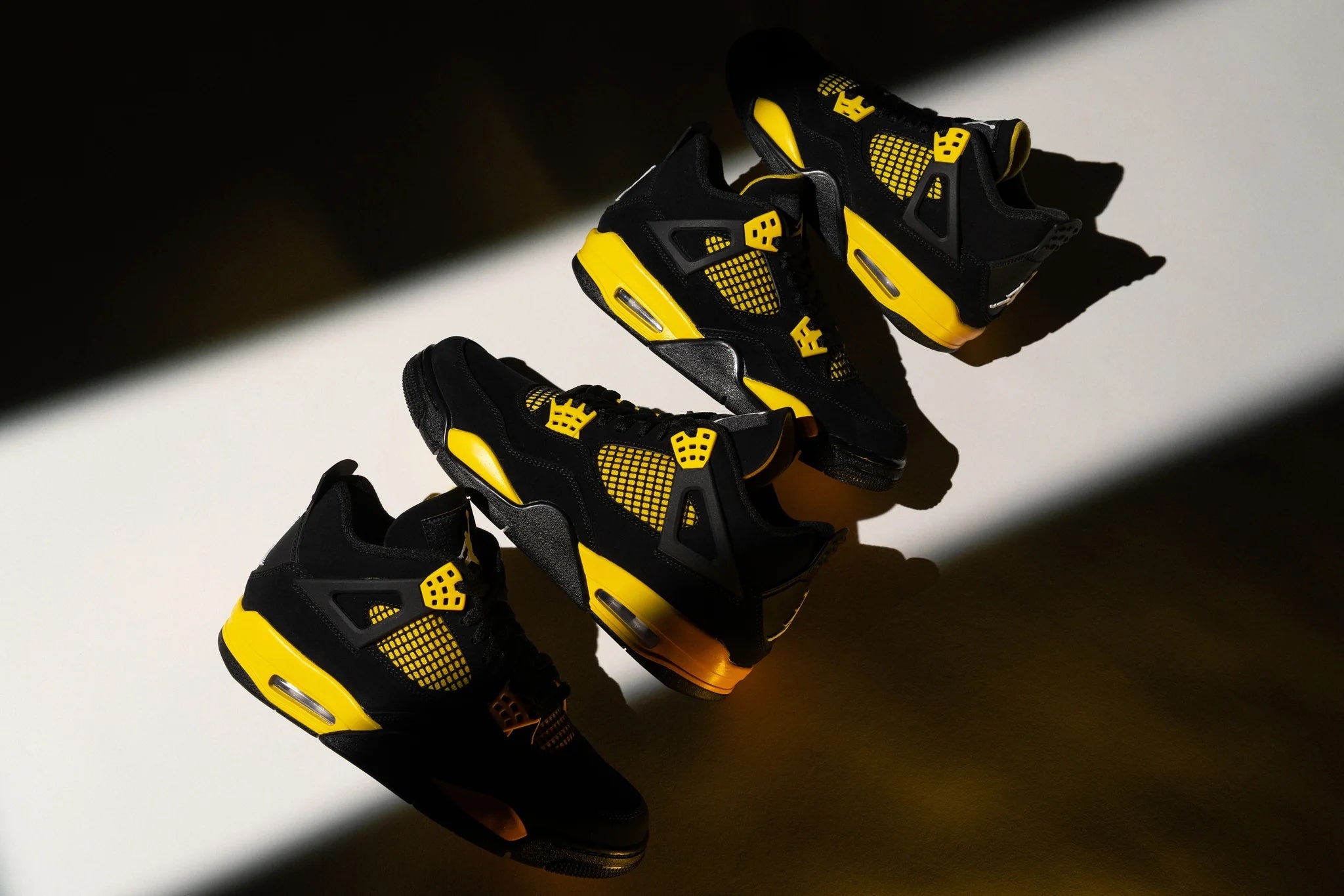 Air Jordan 4 Thunder 2023