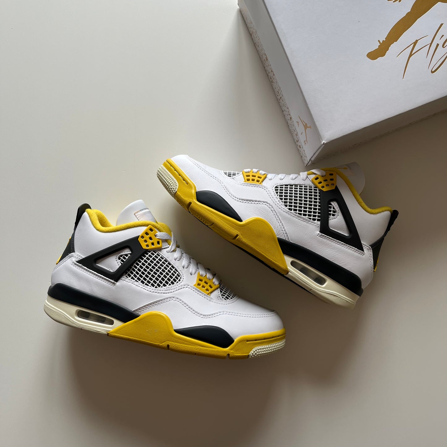 Air Jordan 4 Vivid Sulfur (Taille 42)