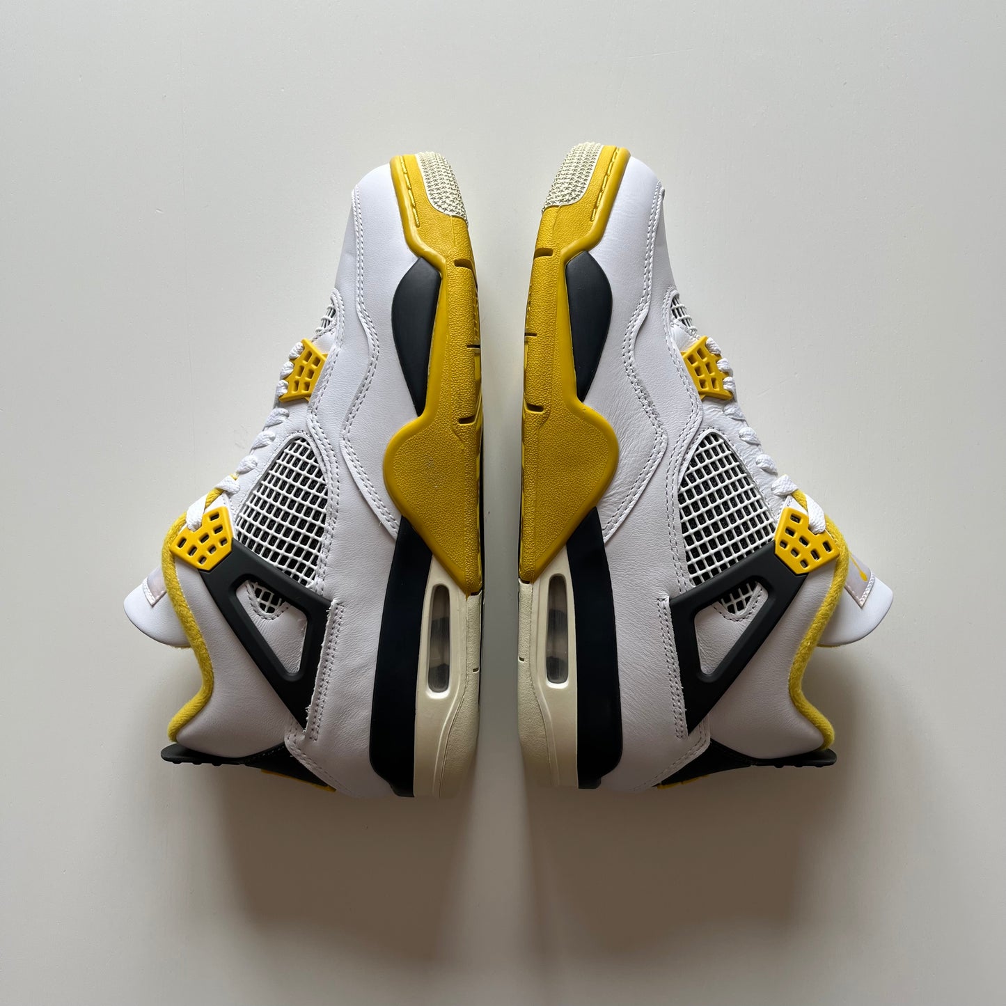 Air Jordan 4 Vivid Sulfur (Taille 42)