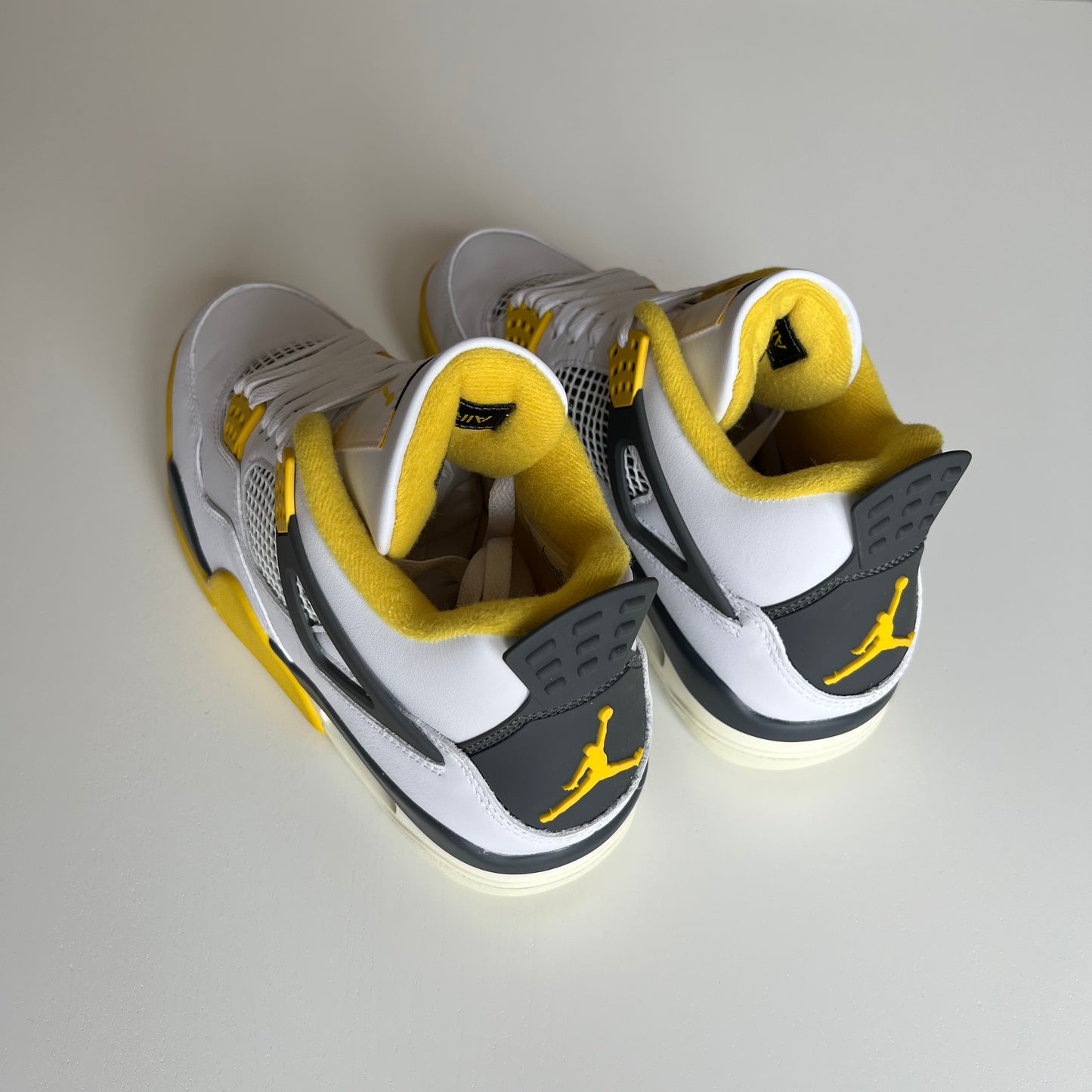 Air Jordan 4 Vivid Sulfur (Taille 42)