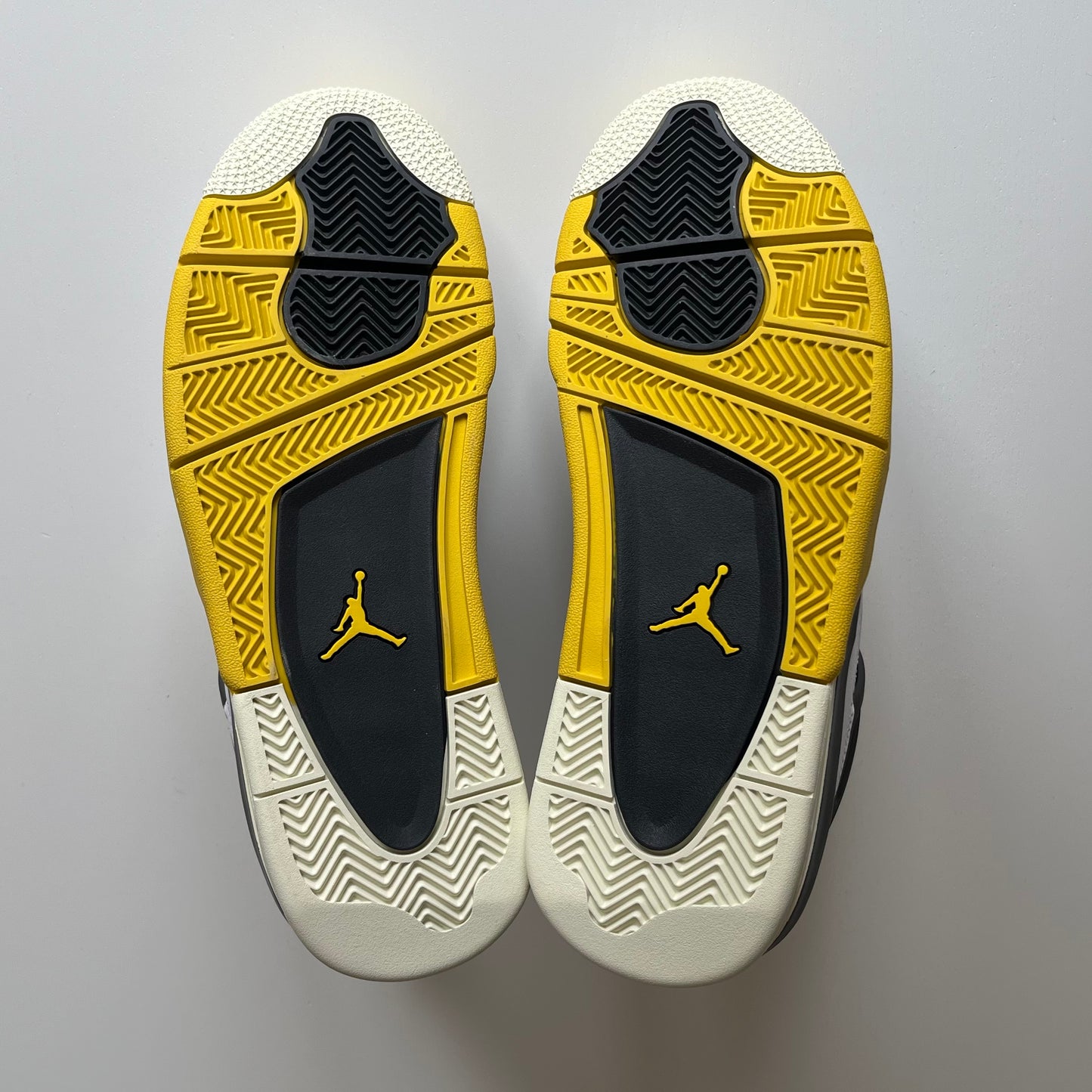 Air Jordan 4 Vivid Sulfur (Taille 42)