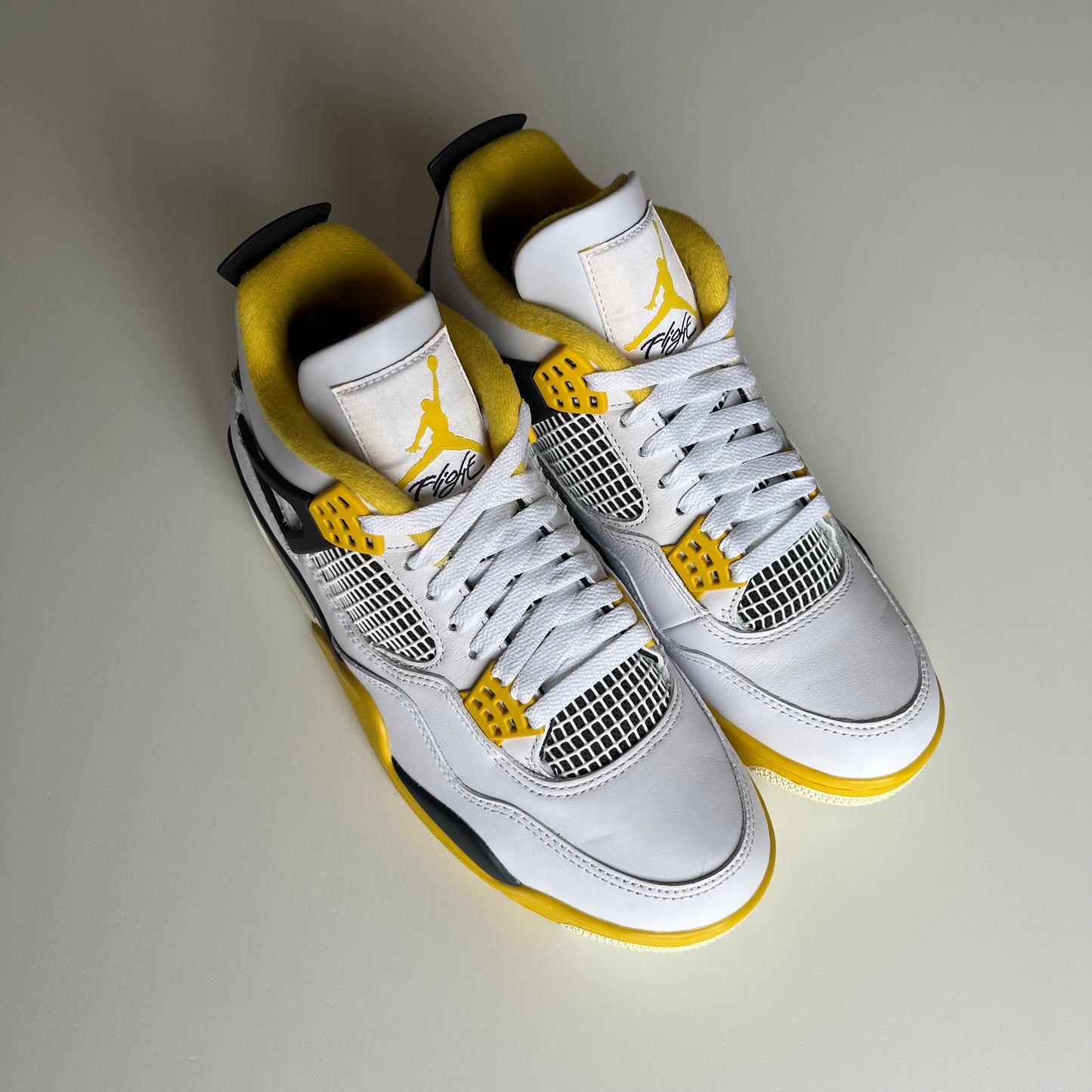 Air Jordan 4 Vivid Sulfur (Taille 42)