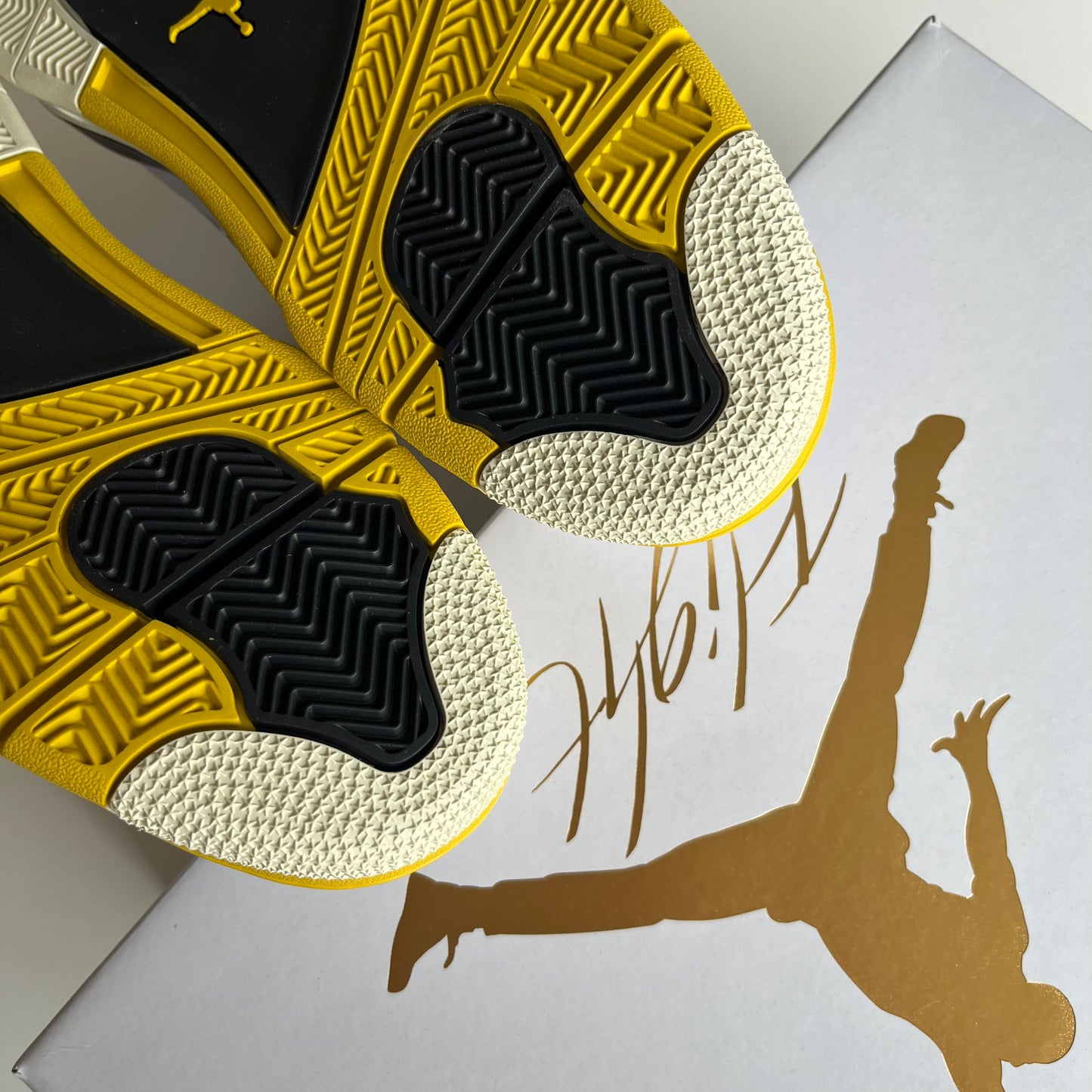 Air Jordan 4 Vivid Sulfur (Taille 42)