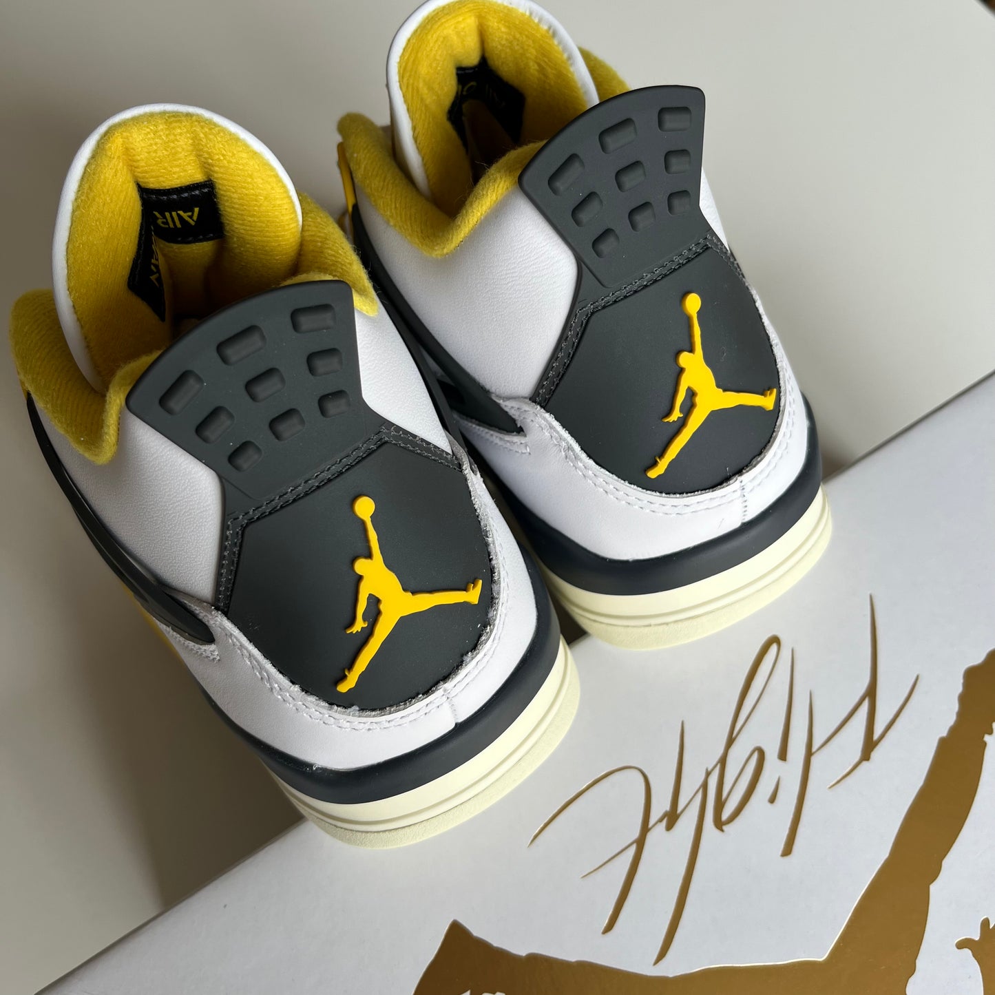 Air Jordan 4 Vivid Sulfur (Taille 42)