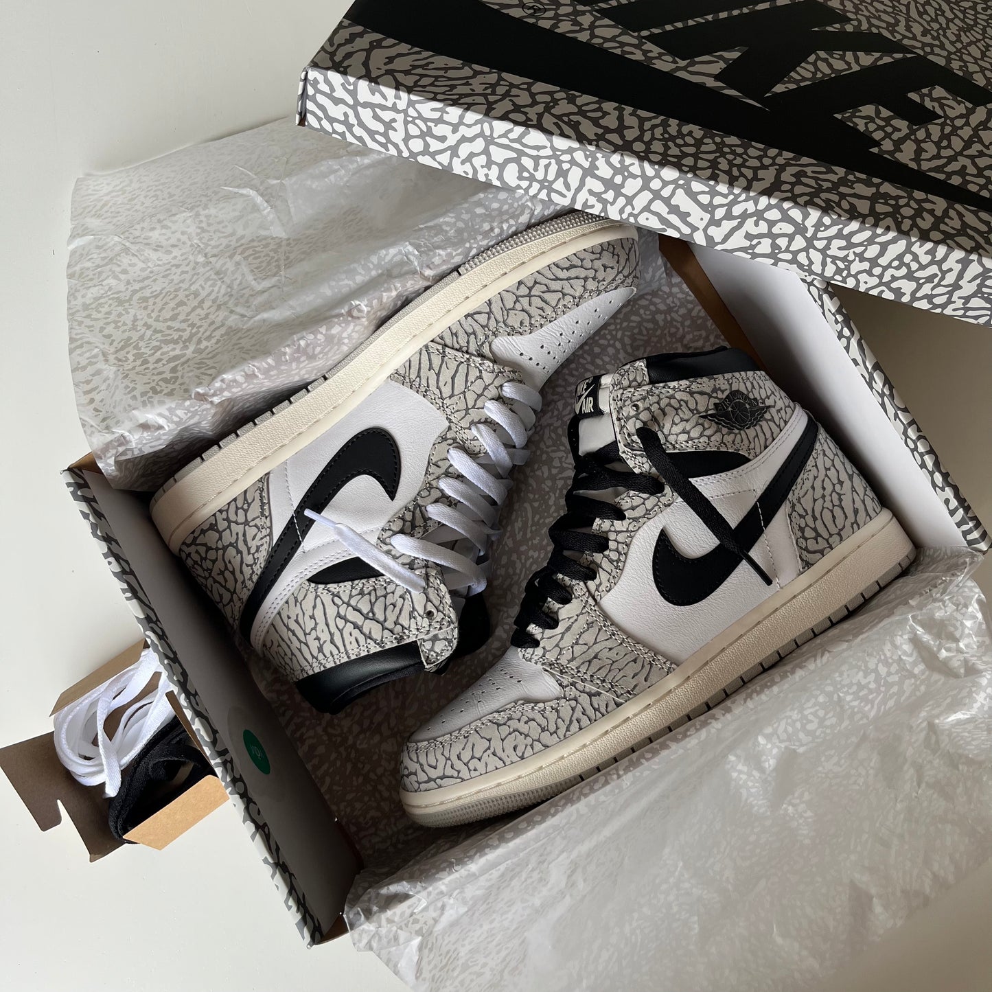 Air Jordan 1 Retro High OG White Cement (taille 42)